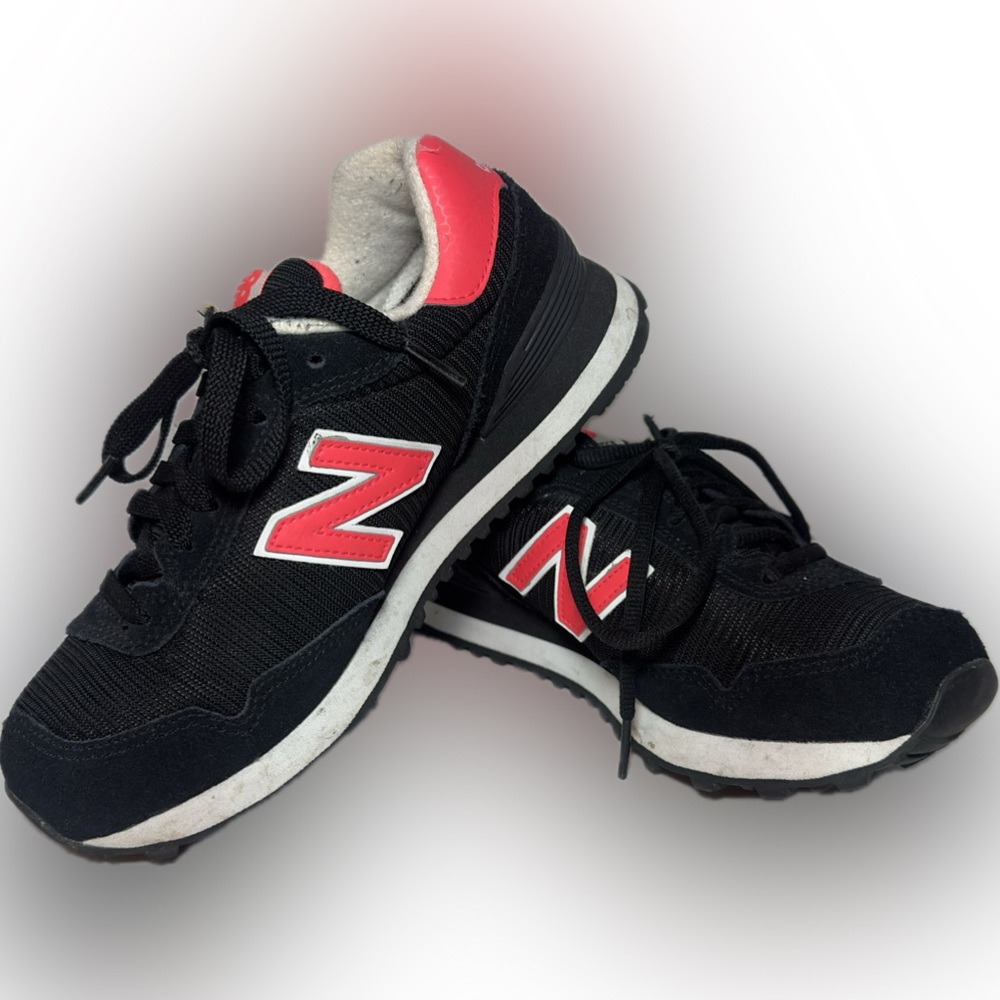 New Balance Womens Sneakers in Black and Pink Size 6.5